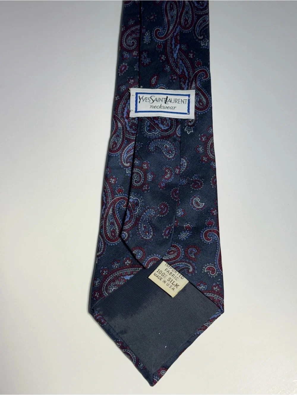 Yves Saint Laurent Men’s Navy Blue Paisley Patterned 100% Silk Tie Made in USA